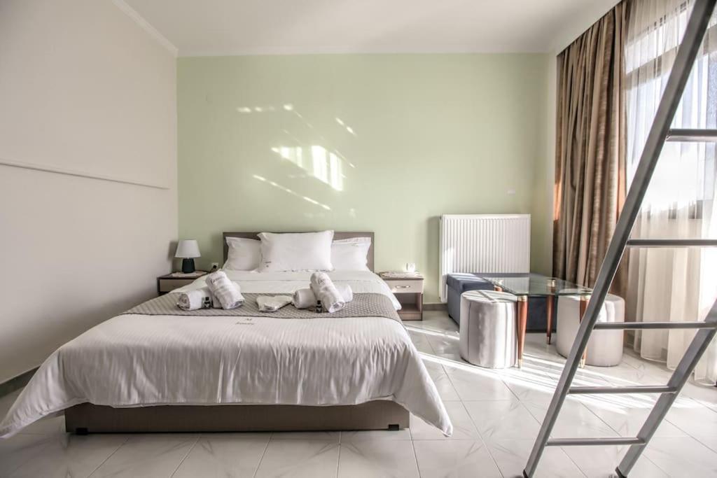 Del Sol #5 Meteora Luxurious Family Suites Kalambaka Eksteriør billede